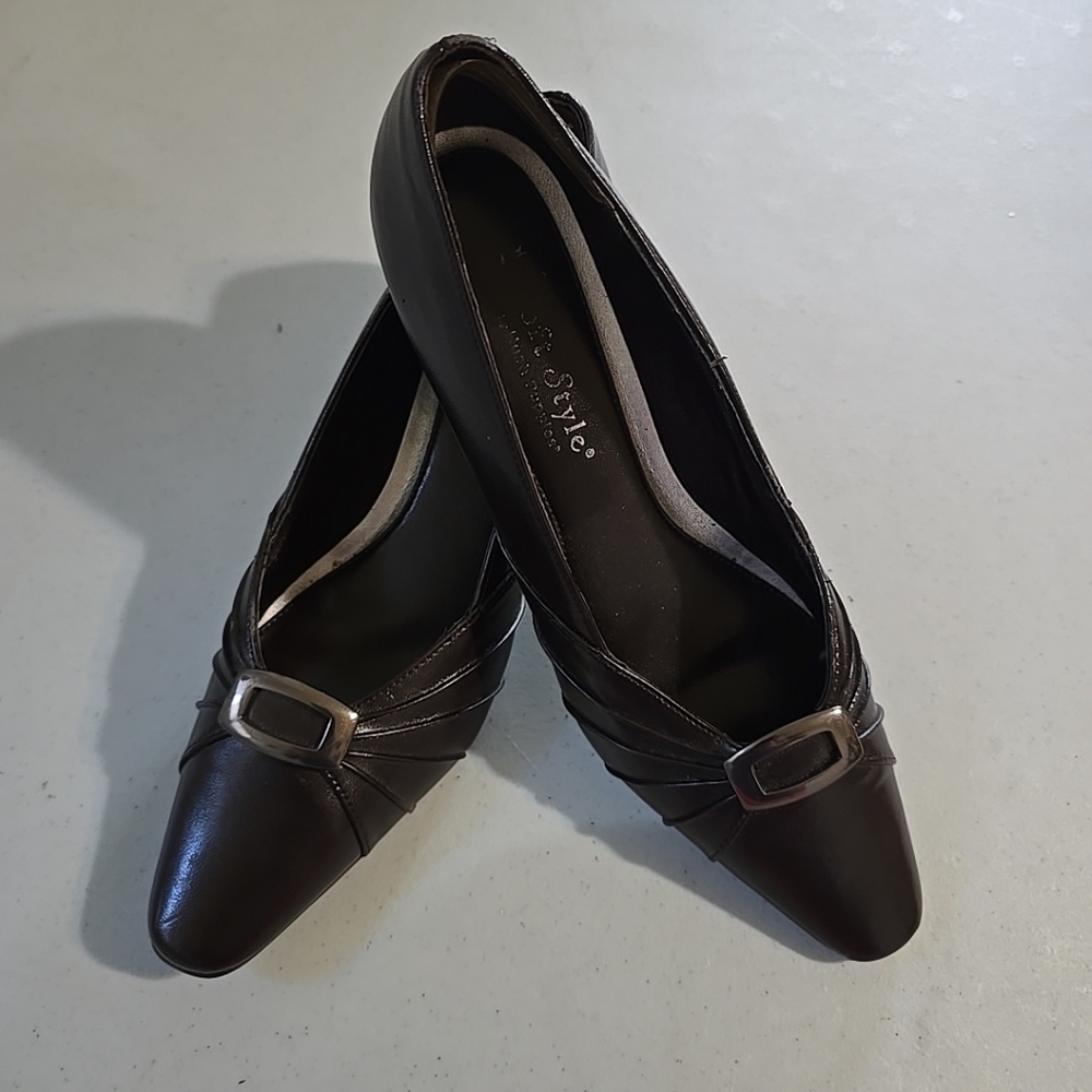 Soft Style Hush Puppies Brown Pumps With Buckle Detail Women's Size 8N